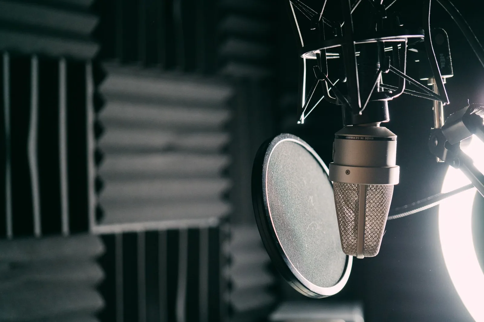 Micrófono profesional en estudio para voice lessons in Mexico City